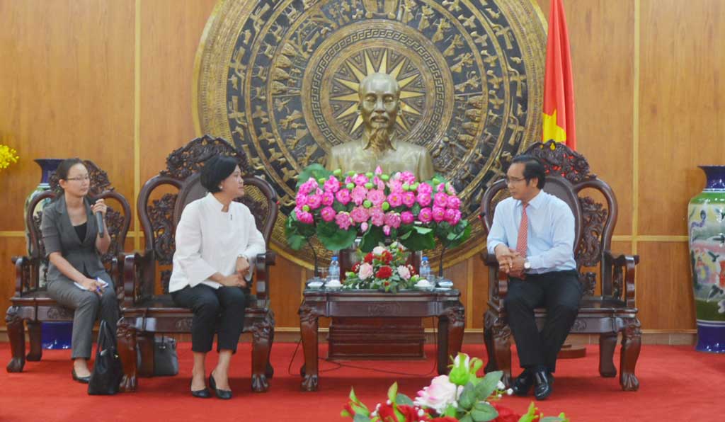 Phó Chủ tịch UBND tỉnh - Nguyễn Văn Được chào xã giao bà Ureerat Ratanaprukse​​