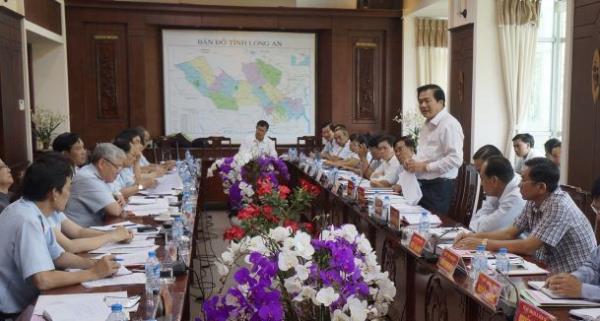 BT Tỉnh Ủy Phạm Văn Rạnh tiếp Tổng thanh tra CP đến làm việc với TU, UBND tỉnh Long An.( áo trắng đang đứng)